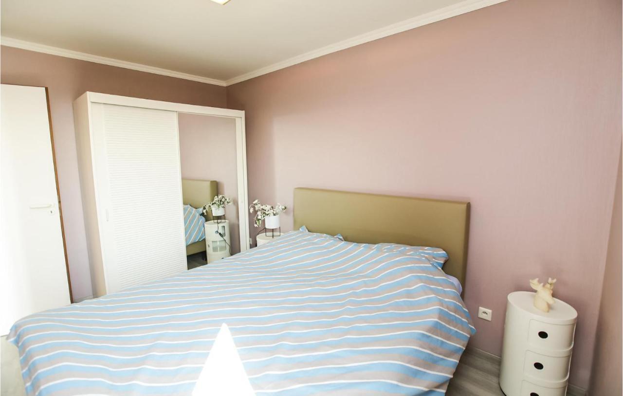 1 Bedroom Lovely Apartment In Oostende Екстер'єр фото